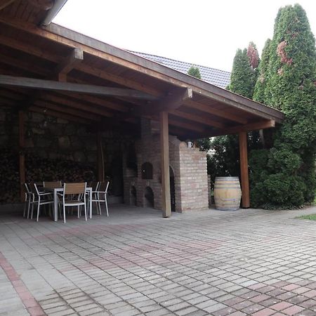 Falusi Vendégház Etyek Exterior foto