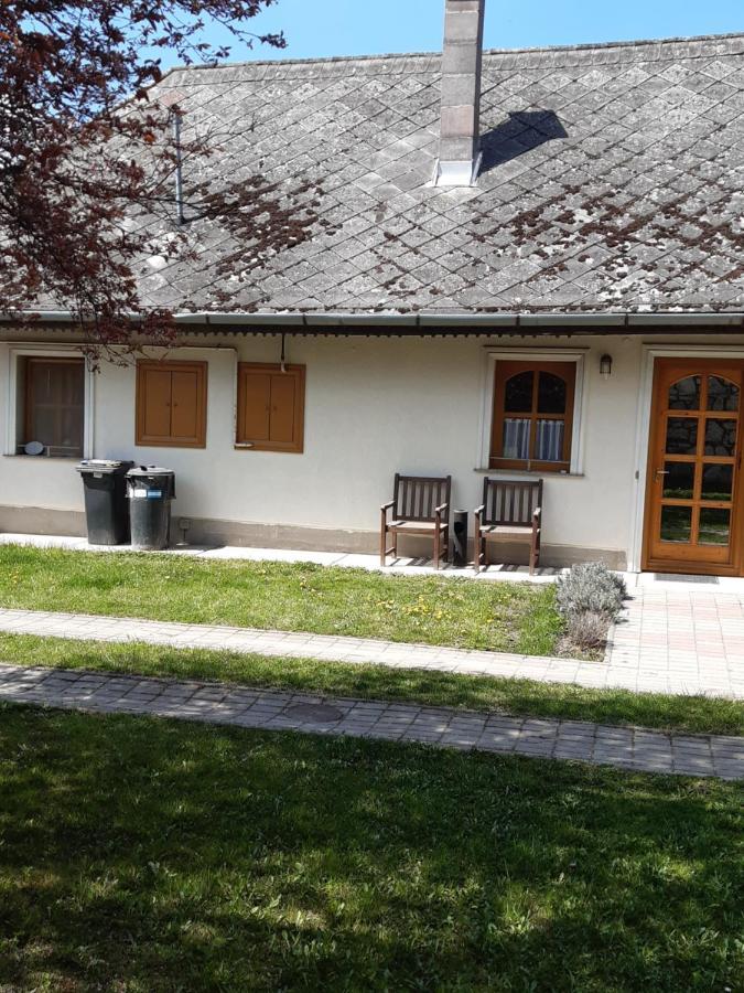 Falusi Vendégház Etyek Exterior foto