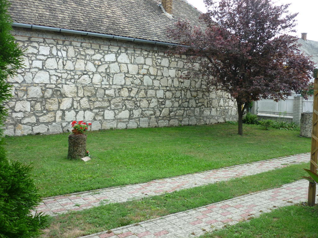 Falusi Vendégház Etyek Exterior foto